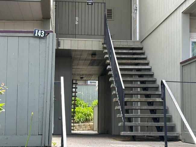 Foto del edificio - 1333 N Camino Alto