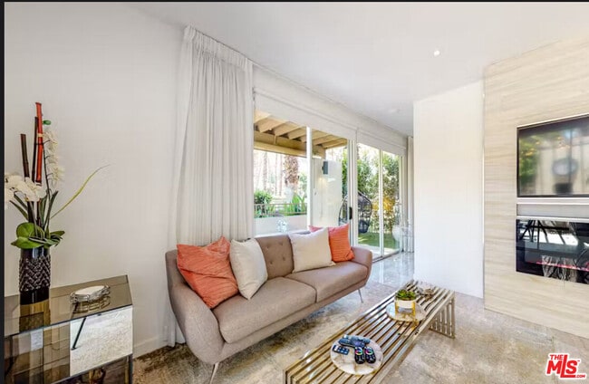Building Photo - 78155 Cabrillo Ln