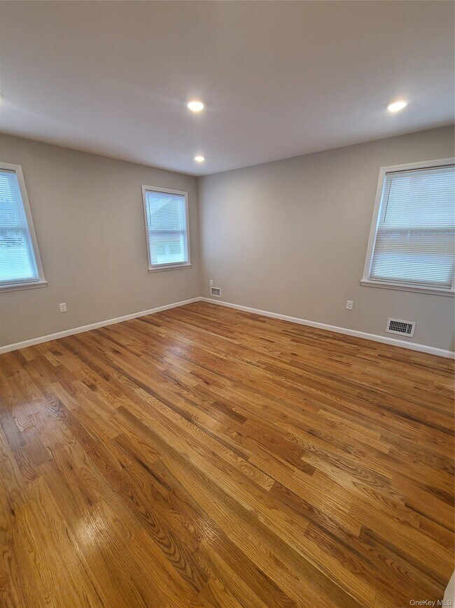 Foto del edificio - 192-23 116th Rd