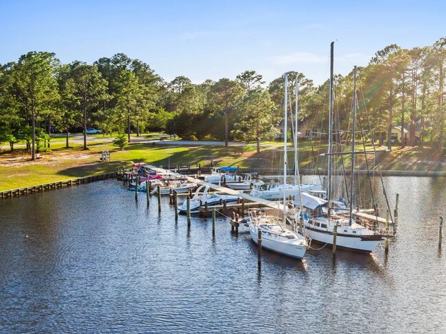 Foto del edificio - 1BD/1BA Condo Marina Nearby in Waterfront Community of Fairfield Harbour + Utilities Included!!