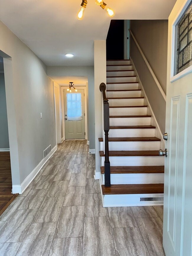 Photo - Awesome in Atlanta - 4 Bedrooms House