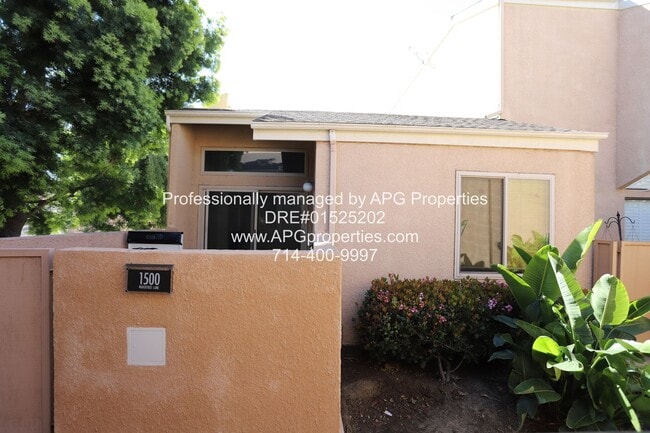 Building Photo - 2 Bed + 2 bath split level Condo with a 2 ...