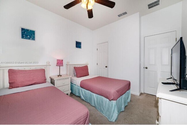 Foto del edificio - 4961 Bond St E