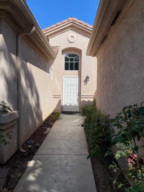 Building Photo - 7688 N Bain Ave