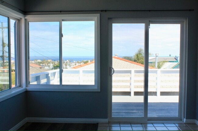 Building Photo - 4551 Santa Monica Ave