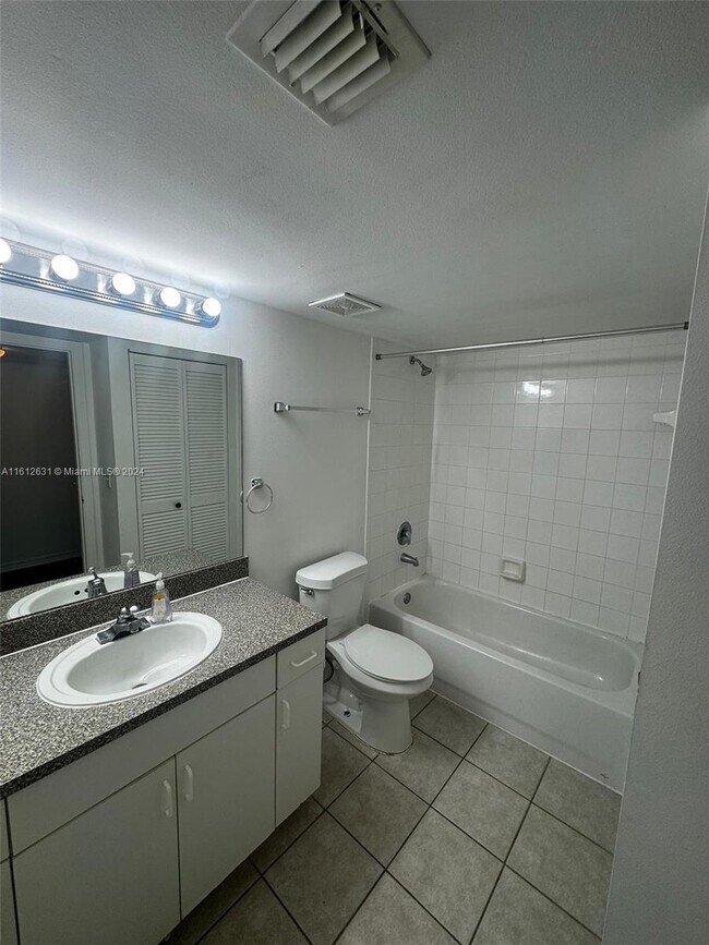 Building Photo - 5035 Wiles Rd