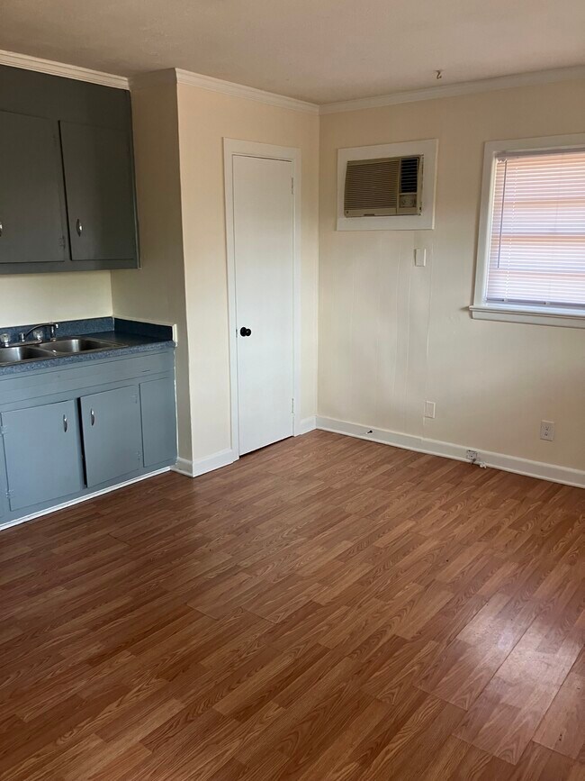 Foto del edificio - 2708 Warrick Cir