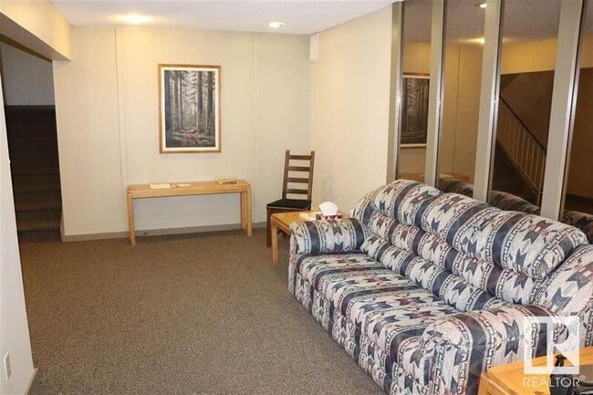 Building Photo - 8149-8111 111 St NW