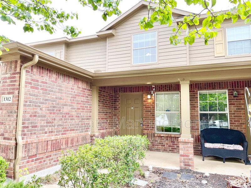 Foto principal - 1312 Saddle Blanket Ct