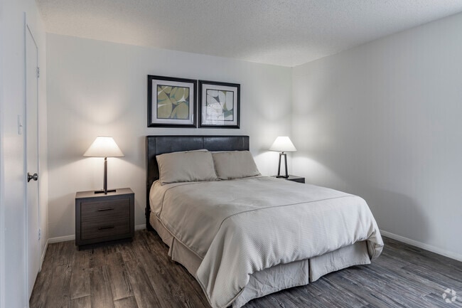 1BR, 1BA - 608 SF - Bay City Flats