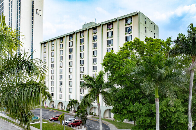 Building Photo - Royal Palm Towers