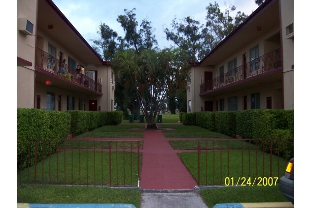 Building Photo - 315 S Shore Dr