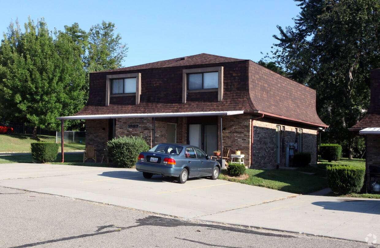 18711877 W Chestnut St, Lancaster, OH 43130 Apartments in Lancaster