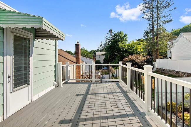 Building Photo - 16 Intervale Ave