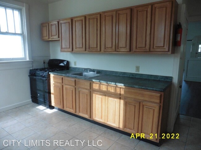 Building Photo - 3 br, 1 bath House - 3215 N. 6th