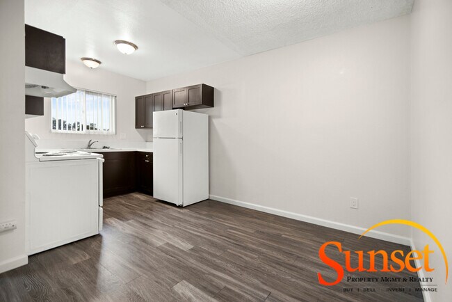 Kitchen - 1855 Bayview Heights Dr