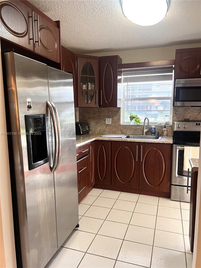 Foto del edificio - 5300 Washington St