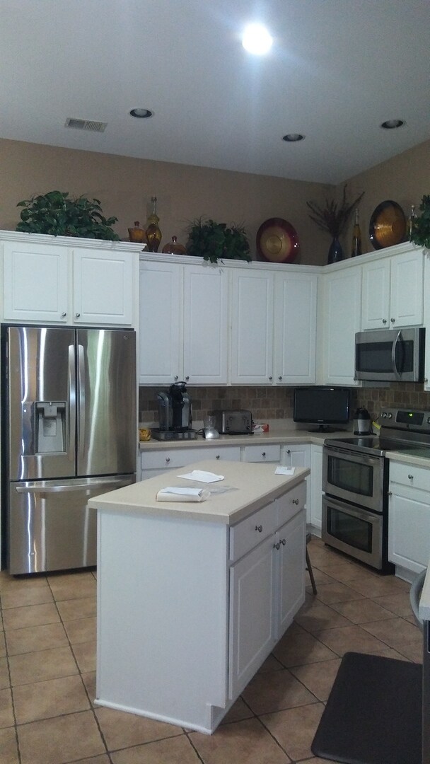 Building Photo - Large Gorgeous Home in Arrowhead