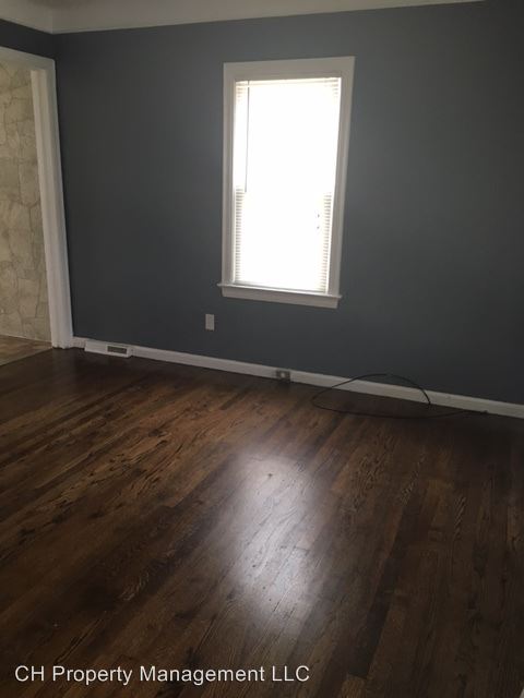 Building Photo - 21327 Eastwood Blvd