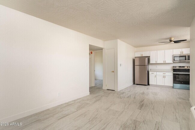 Foto del edificio - 4224 Canyon Trail