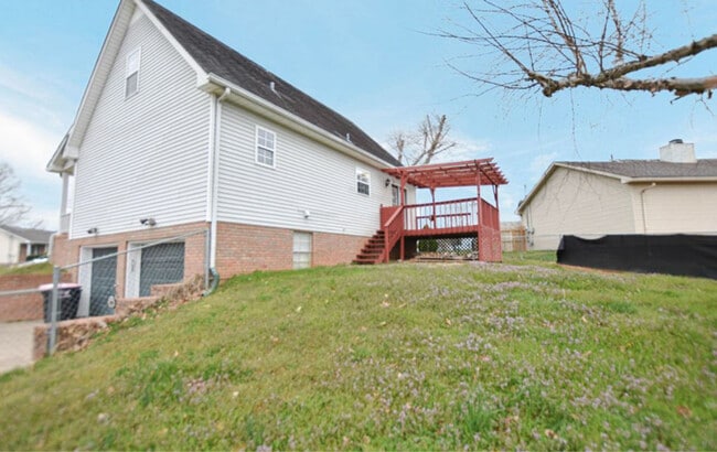 Building Photo - 2021 Windmeade Dr