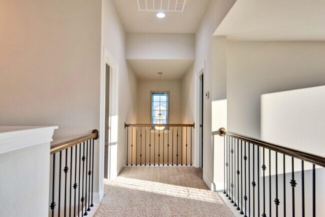 Foto del edificio - 2300 Centennial Loop