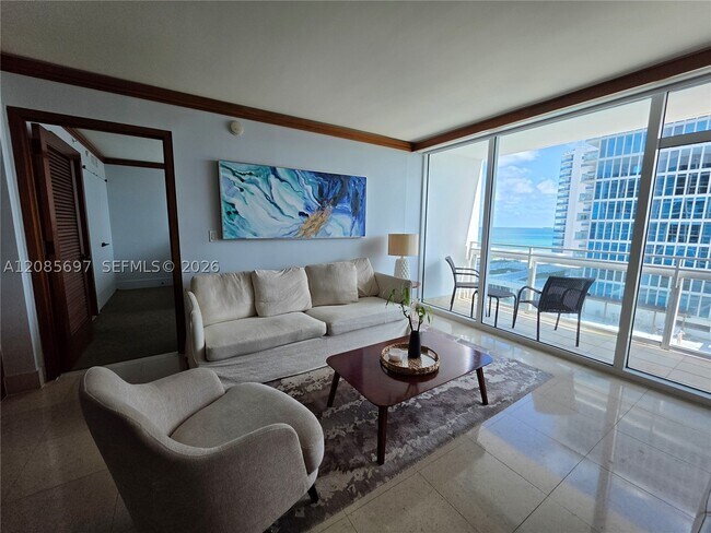 Foto del edificio - 6801 Collins Ave