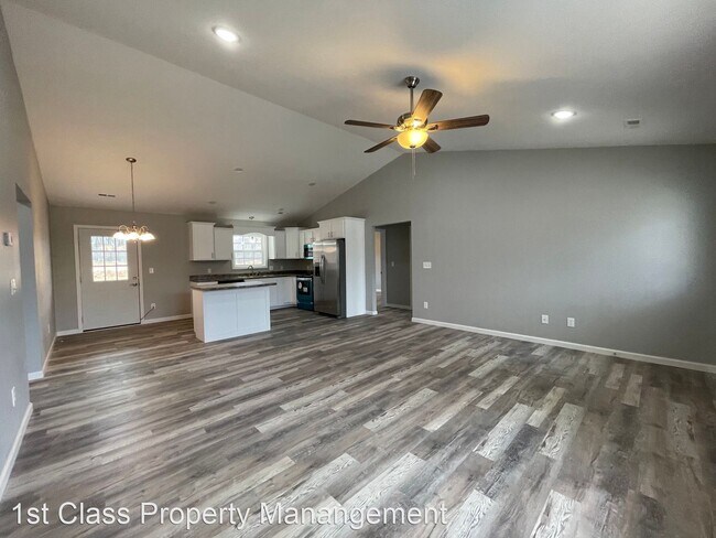 Building Photo - 3 br, 2 bath House - 233 Macintosh