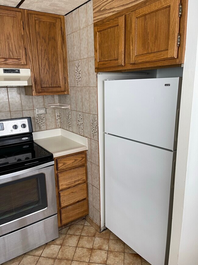 Kitchen - 448 Aurora Dr