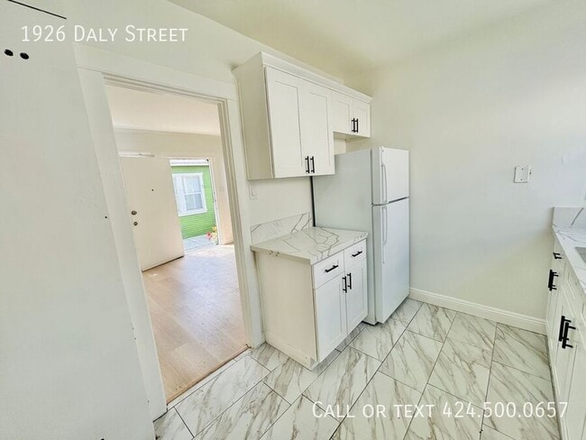 Photo - 1926 Daly St Apartment