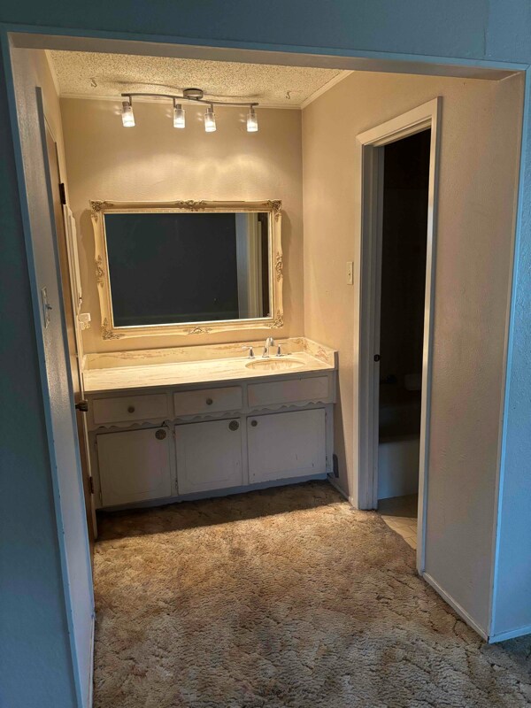 Building Photo - 5605 Lake Haven Dr