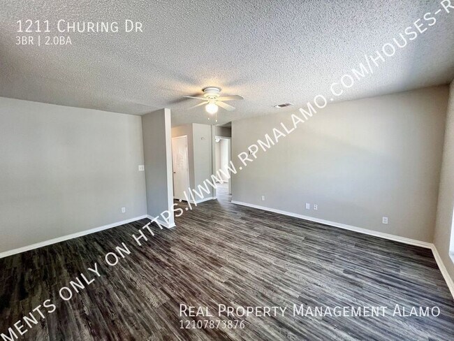 Foto del edificio - 1211 Churing Dr