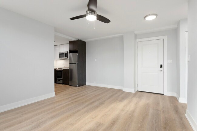 Building Photo - 6026 N Winthrop Ave