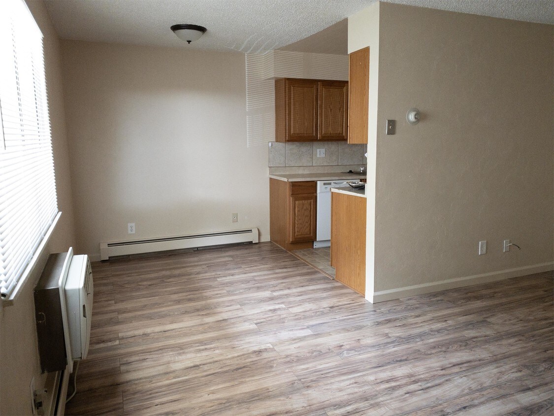 1252 Dewar Dr Unit 21, Rock Springs, WY 82901 Room for Rent in Rock