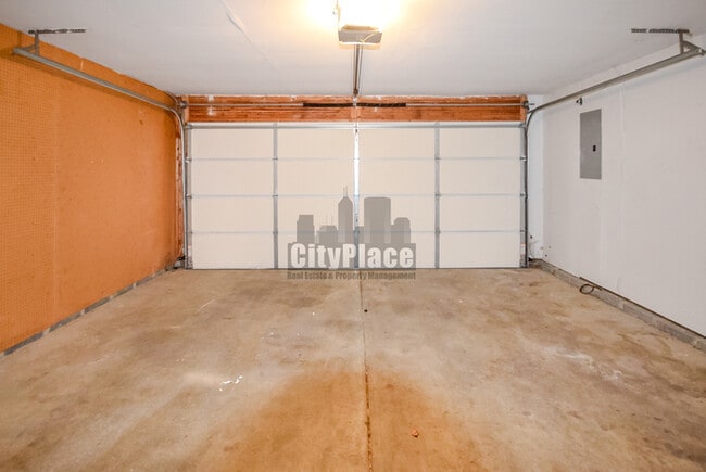 Building Photo - 5231 Pin Oak Dr