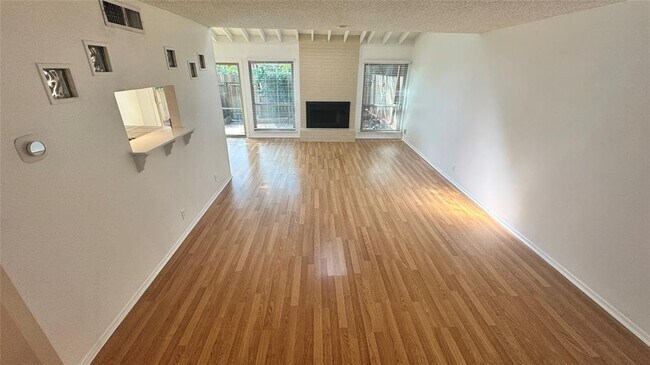 Foto del edificio - 8903 Trone Cir