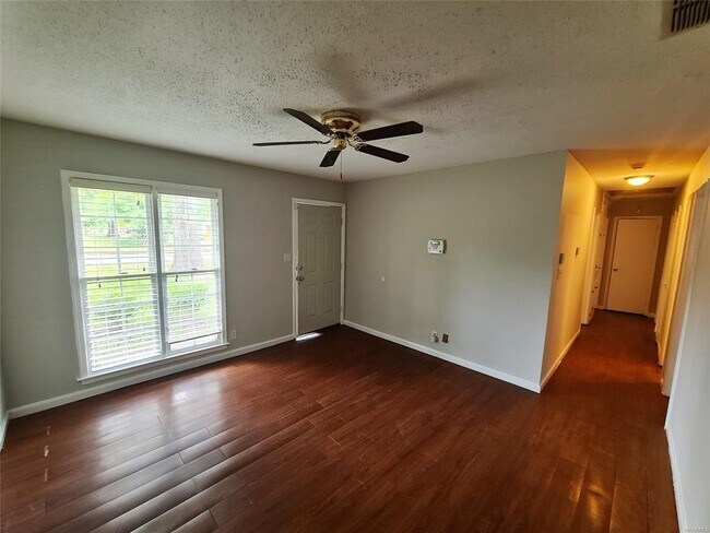 Foto del edificio - 516 Lawndale Ln