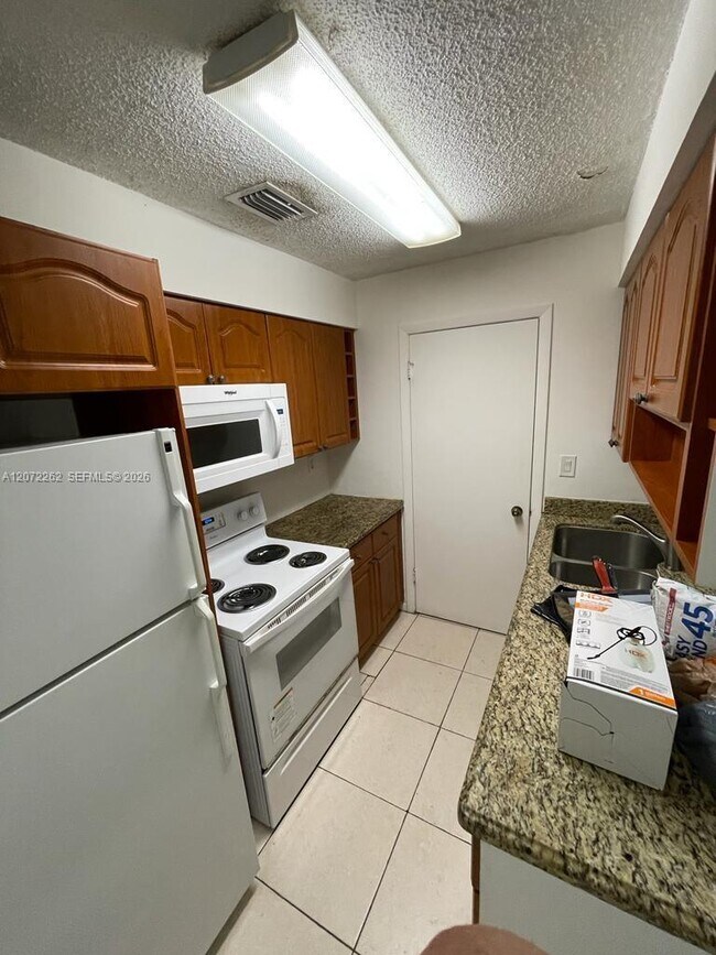 Foto del edificio - 17515 NW 67th Ct