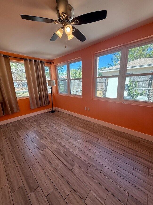 Building Photo - 3 BR/1BA | Newly Renovated Single Family Home | Gated backyard | In South Tampa!