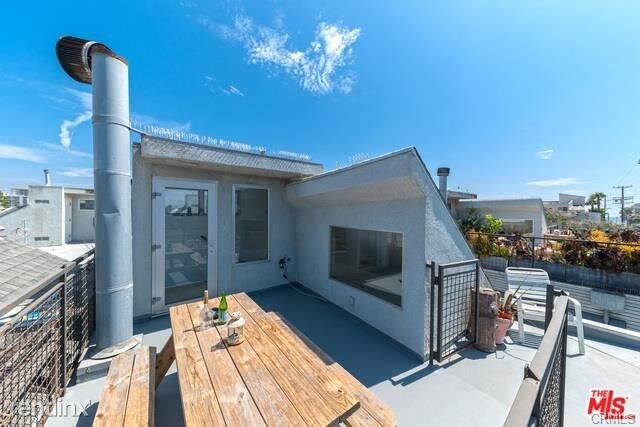 Building Photo - 208 S Venice Blvd