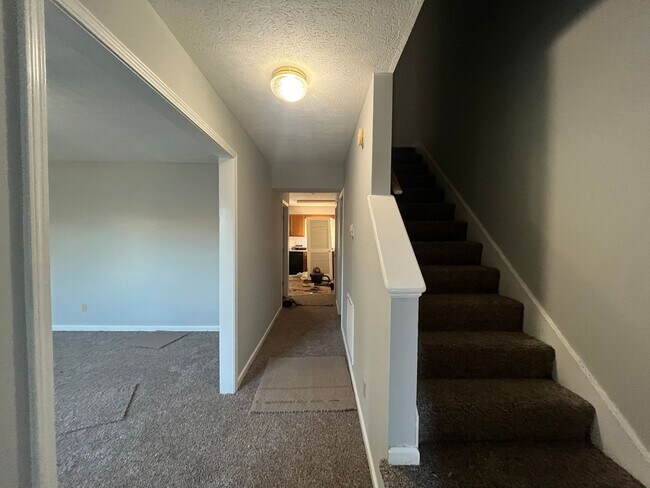 Building Photo - 105 Hillridge Ct