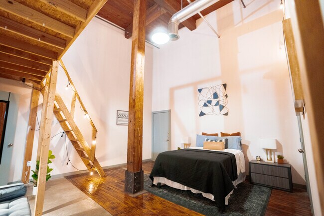 Dormitorio con loft - LL Sams Historical Lofts