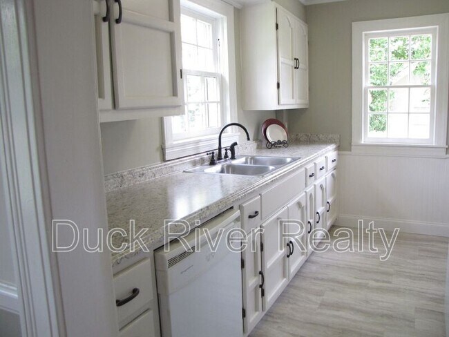 Building Photo - 507 Adams Ave
