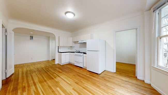 Building Photo - 666 O'Farrell St