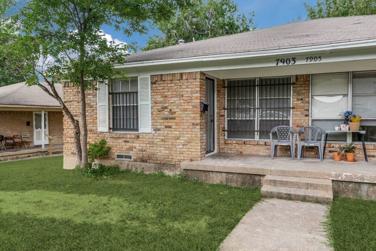 Primary Photo - Dynamite Duplex with Backyard in Dallas!