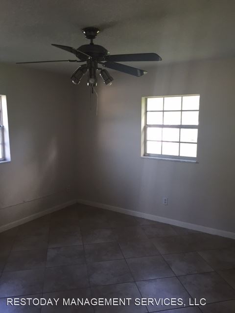 Building Photo - 553 NW Prima Vista Blvd