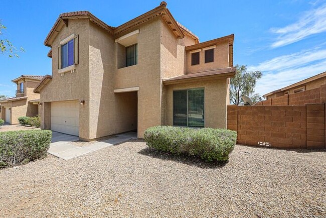 Foto del edificio - Welcome to this spacious 4 bedroom, 2.5 ba...