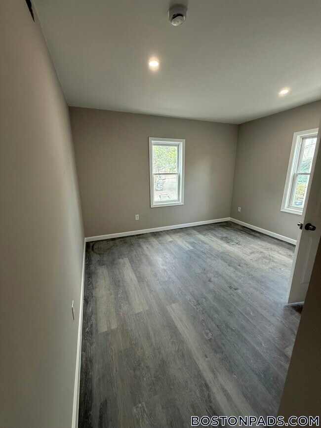 Building Photo - 16 Long Ave