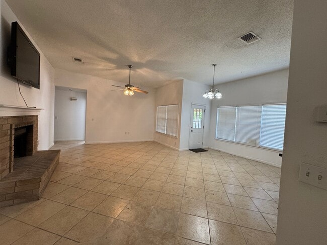 Photo - 3602 Woodglow Cir (San Antonio, TX) House