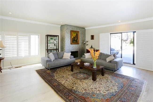 Building Photo - 1423 South Beverly Glen Boulevard Apt #D, ...